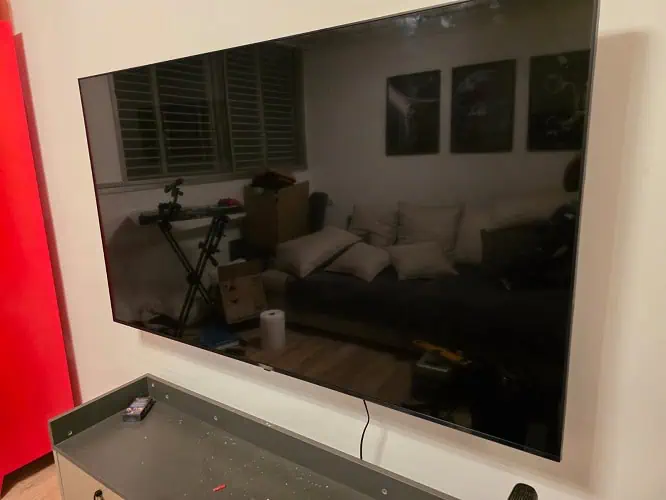 תליית טלויזיה בחדר שינה תליית טלויזיה בחדר שינה